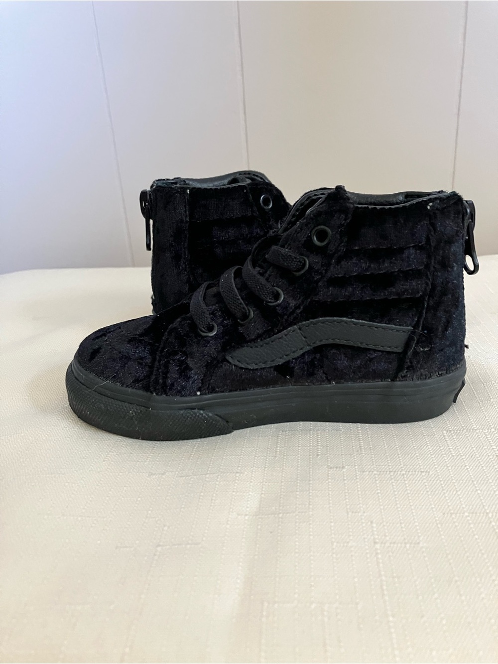 Vans Sk8 Hi Toddlers Black High-Top Crushed Velvet Sneakers Zip Back